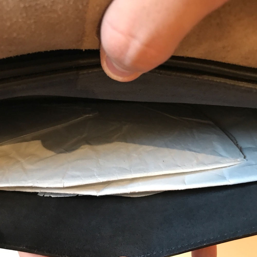 Celine *Guaranteed Authentic* Medium Shoulder Bag… - image 6